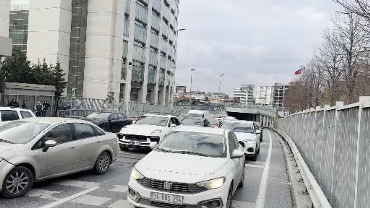 Sadettin Saran, Adli Tıp işlemlerinin ardından Çağlayan Adalet Sarayı'na götürüldü