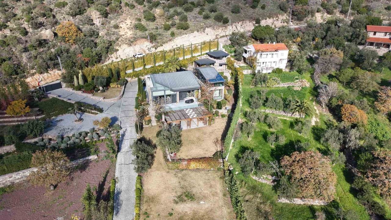 Sadettin Saran’ın Ayvacık’taki villasının bekçisi adli kontrolle serbest bırakıldı