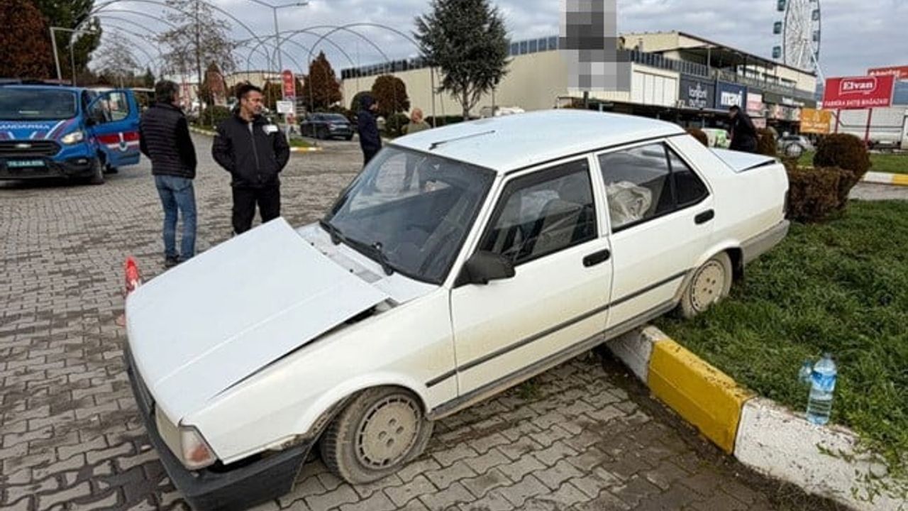 Safranbolu'da kamyonet otomobile çarptı: 2 yaralı
