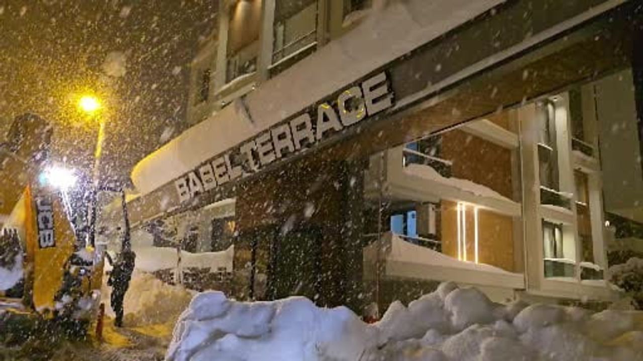 Safranbolu'da site girişindeki dekoratif tac yıkılma tehlikesi yaşadı