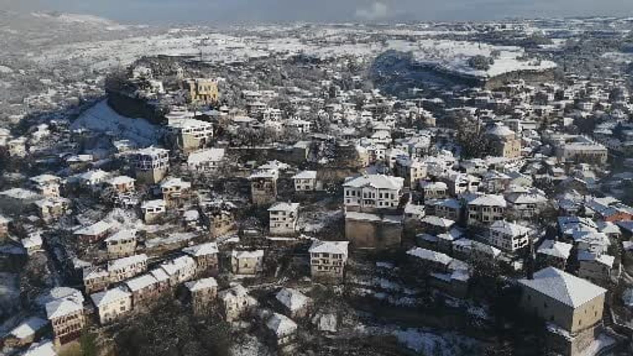 Safranbolu karla kaplandı: Osmanlı’nın parmak izi kartpostallık manzaralar sundu