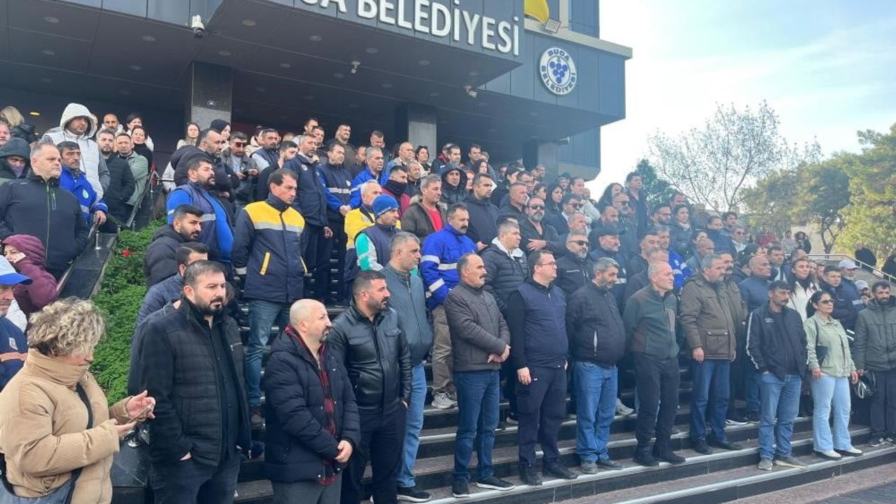 Sağır'dan Duman'a tepki: İşçiler grevdeyken yurtdışı tatili
