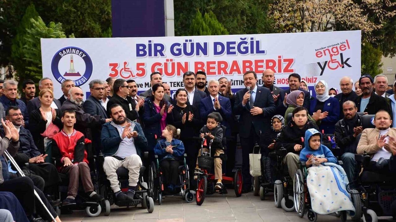 Şahinbey Belediyesi 177 engelliye akülü ve manuel tekerlekli sandalye dağıttı