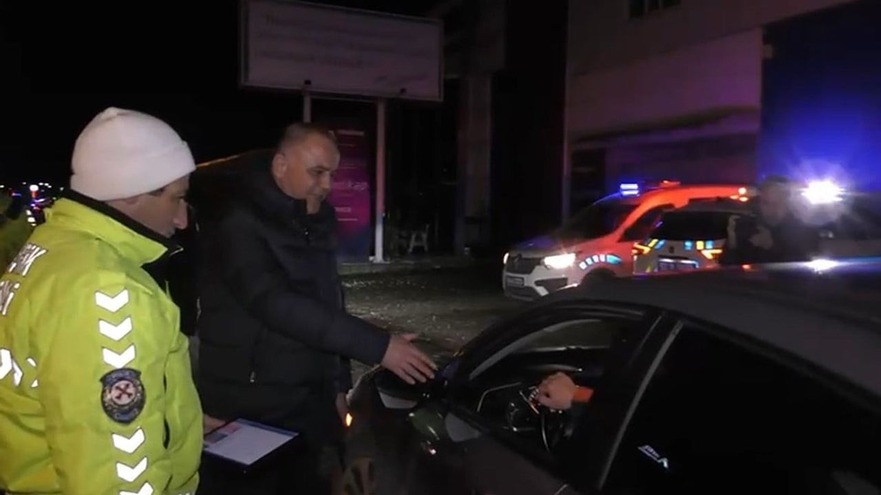 Sakarya'da yılbaşı öncesi denetimler: 2 bin 990 kişi sorgulandı, 8 gözaltı
