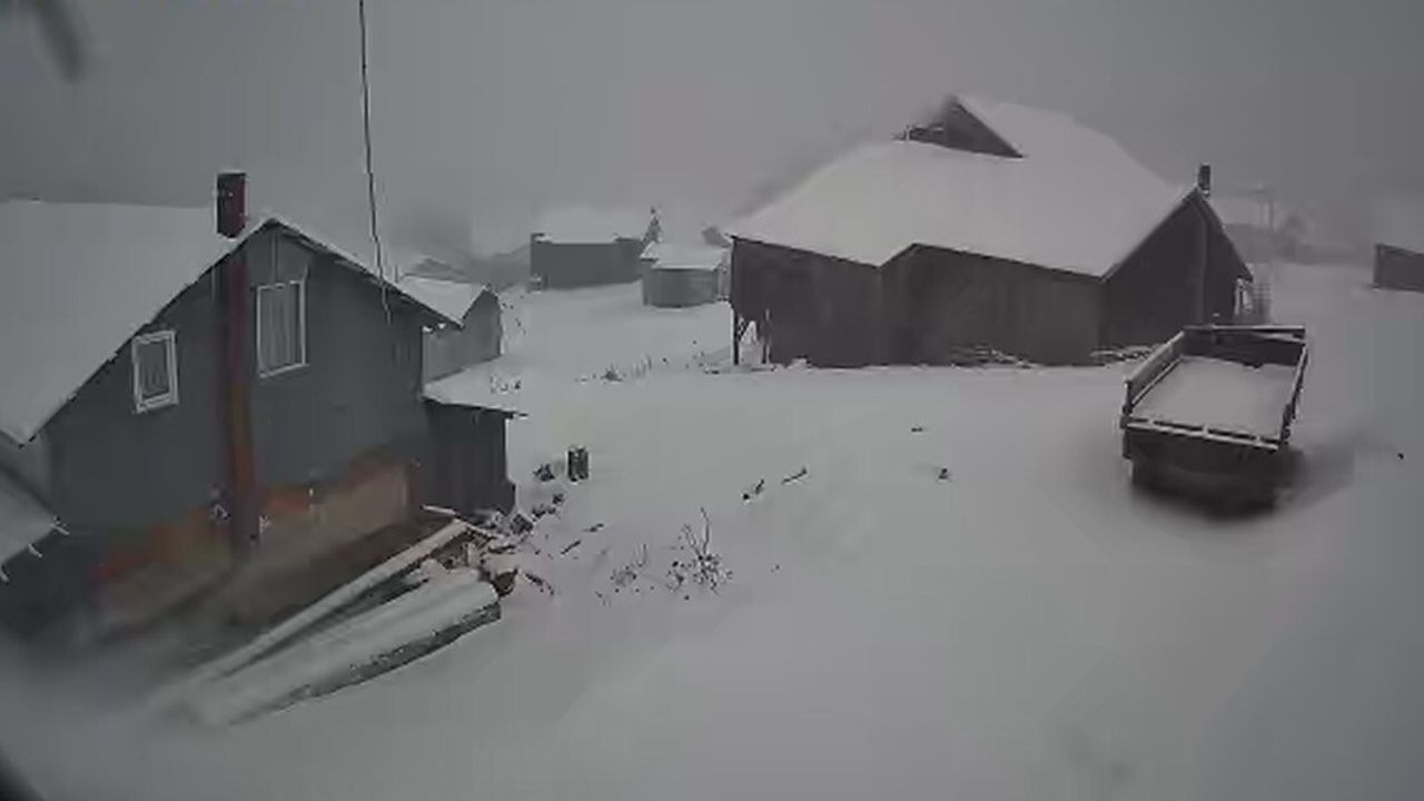 Sakarya Hendek'te Dikmen Yaylası karla kaplandı