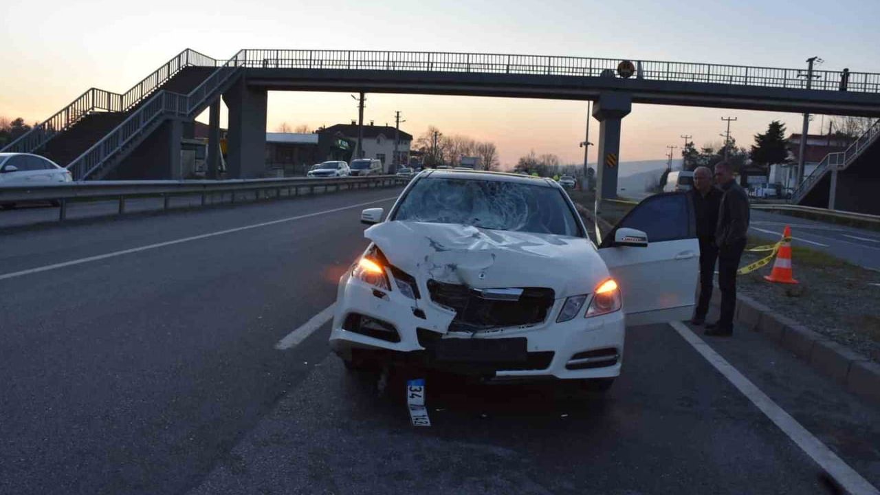 Sakarya Hendek'te feci kaza: Yolun karşısına geçen O.Y.'ye otomobil çarptı