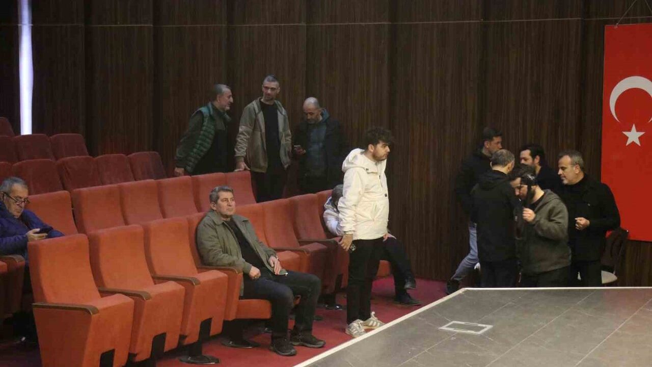 Sakaryaspor kongresi çoğunluk sağlanamayınca 28 Aralık'a ertelendi