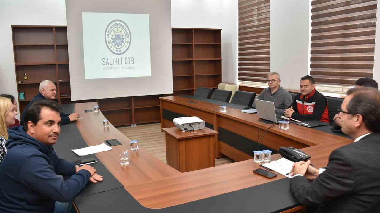 Salihli'de Organize Tarım Bölgesi için Bakanlık heyeti ön inceleme yaptı