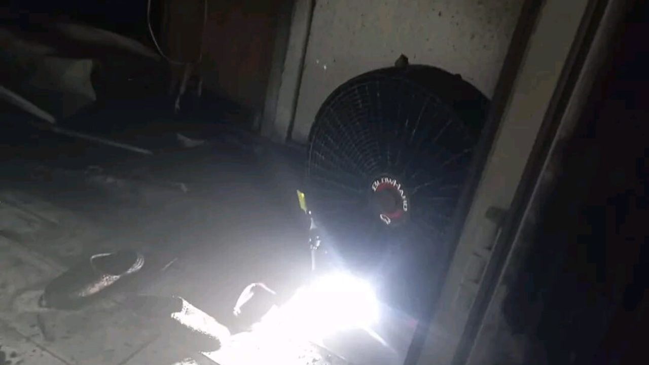 Samandağ'da konteyner yangını kullanılamaz hale geldi