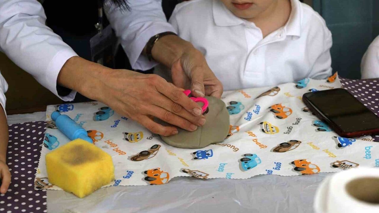 SAMEK atölyelerinde minikler seramikle, gençler tezhiple tanıştı