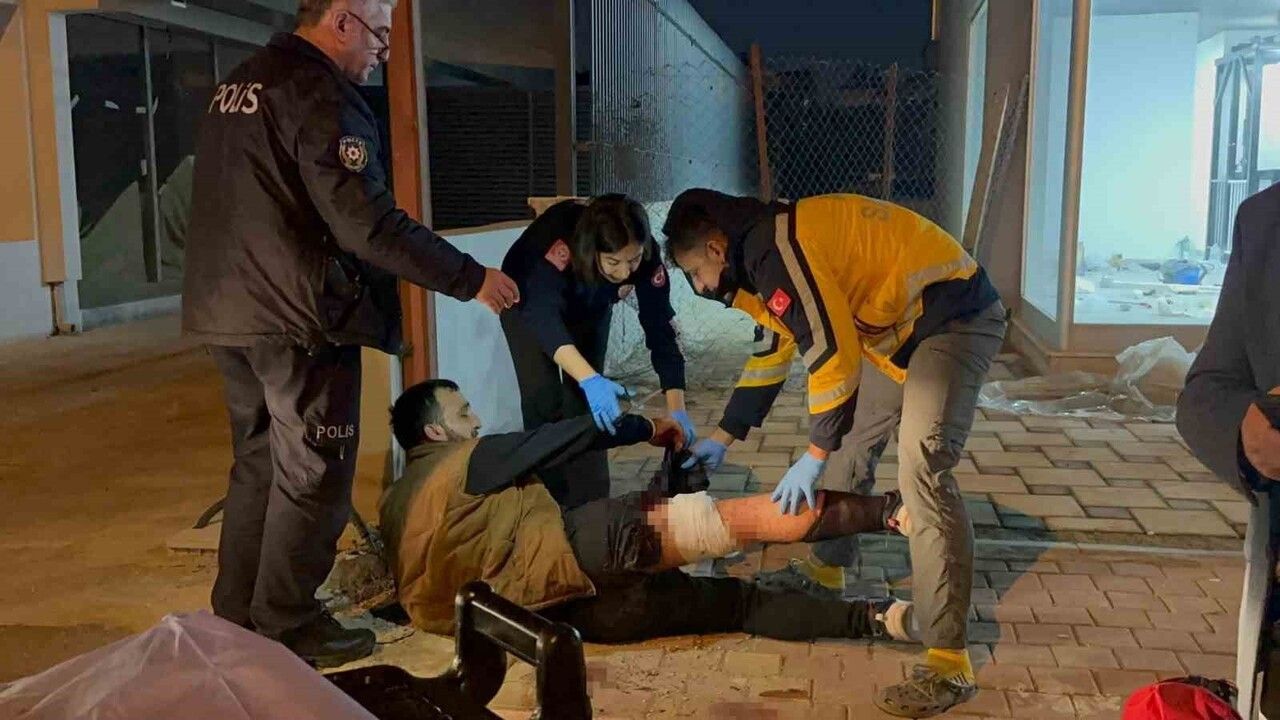 Samet Şanlı, Antalya Kepez'de sigara isteyen çocukların bıçaklı saldırısına uğradı