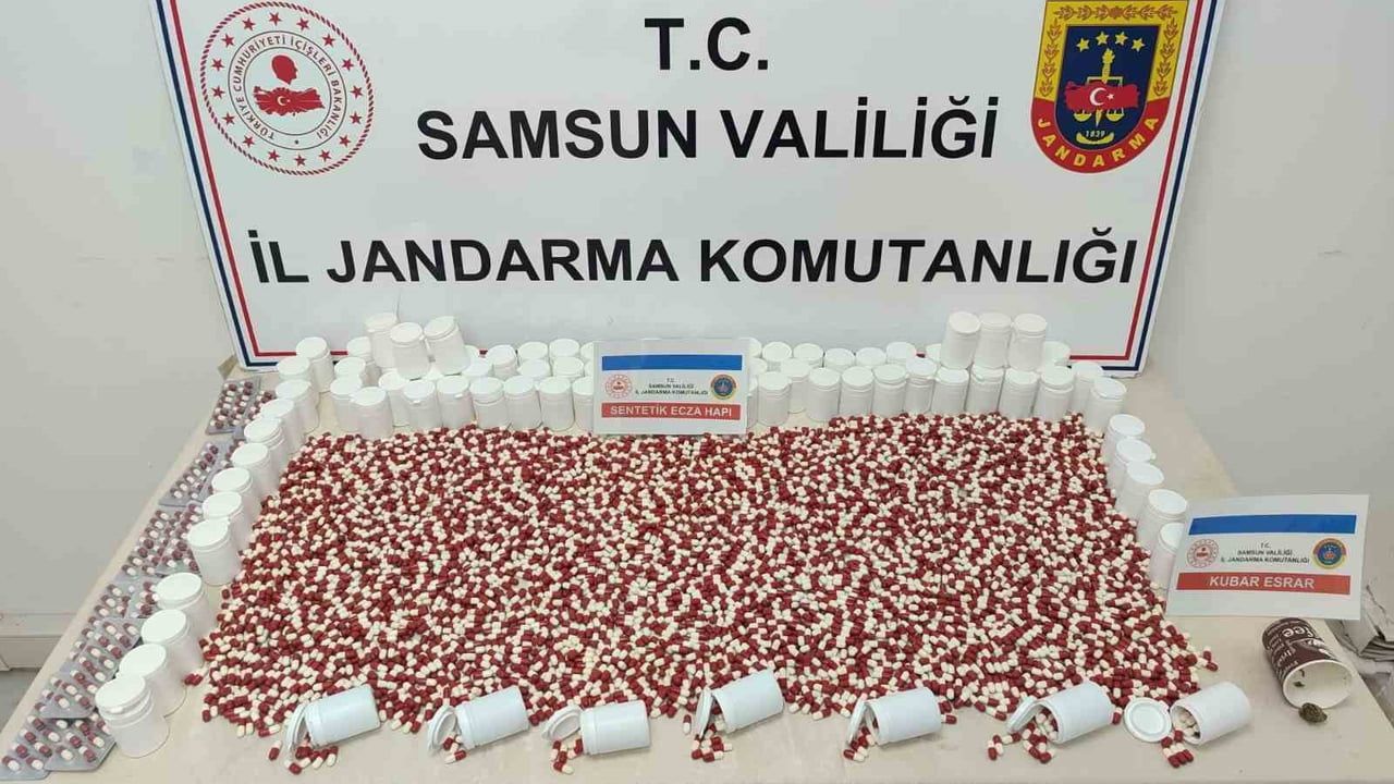 Samsun'da apartman yöneticisi jandarma operasyonunda 7 bin sentetik hapla yakalandı