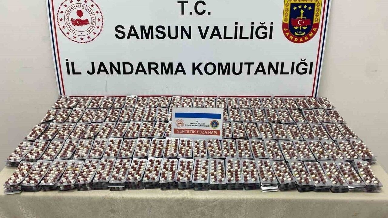 Samsun'da jandarma 6 bin 621 sentetik ecza hap ele geçirdi