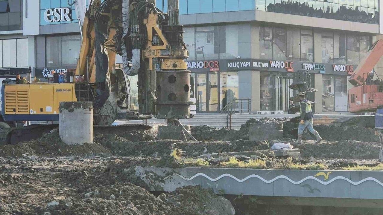 Samsun'da korozyonlu köprünün yıkımı başladı