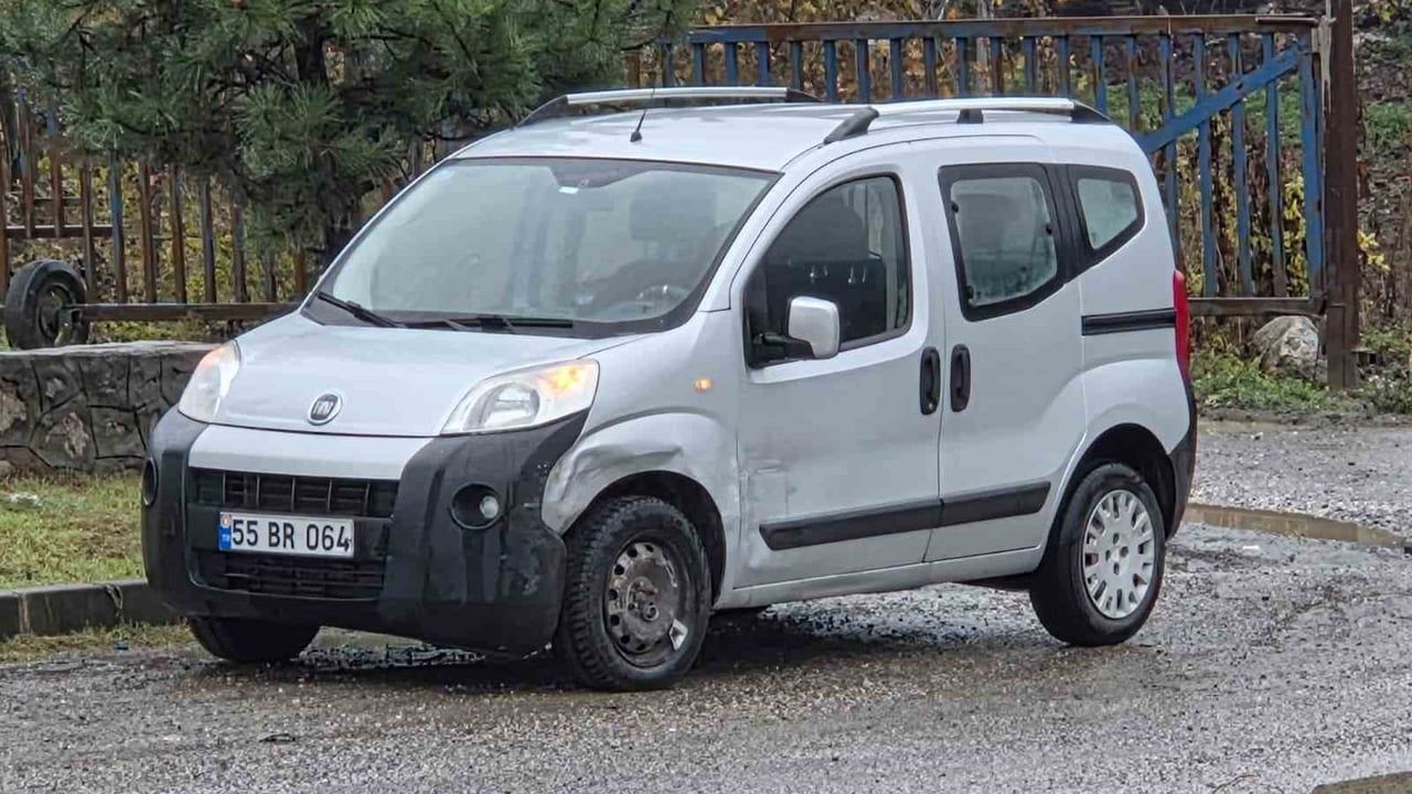 Samsun’da otomobil ile hafif ticari araç çarpıştı: 2 yaralı