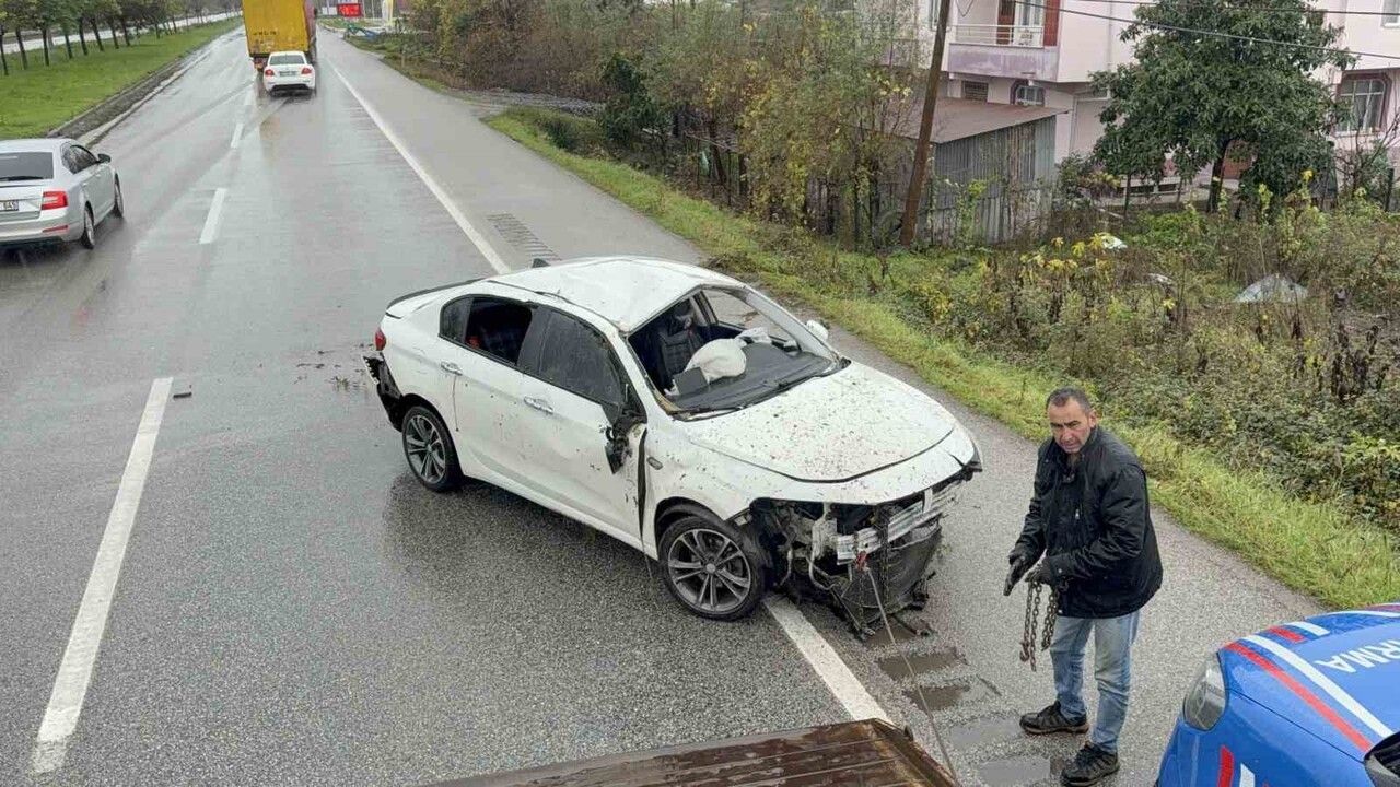 Samsun'da otomobil takla attı: 3 kişi yaralandı