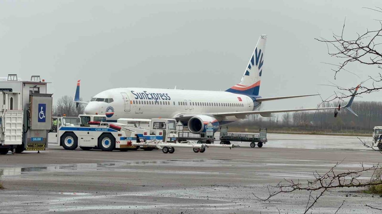 Samsun-İzmir seferi: SunExpress uçağı martı çarpmasının ardından gecikmeli havalandı