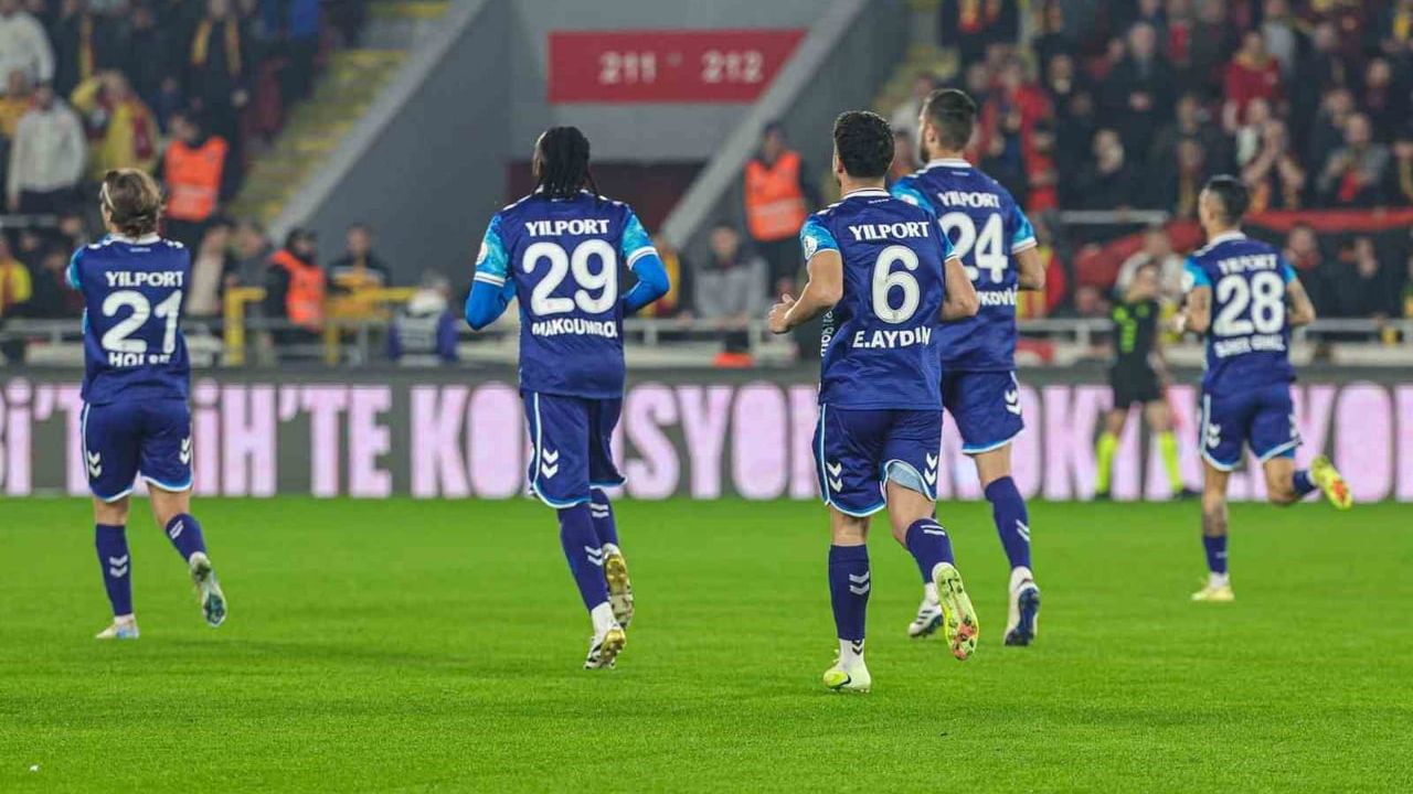 Samsunspor 8 maçtır kazanamıyor: Göztepe deplasmanında 2-0 yenildi