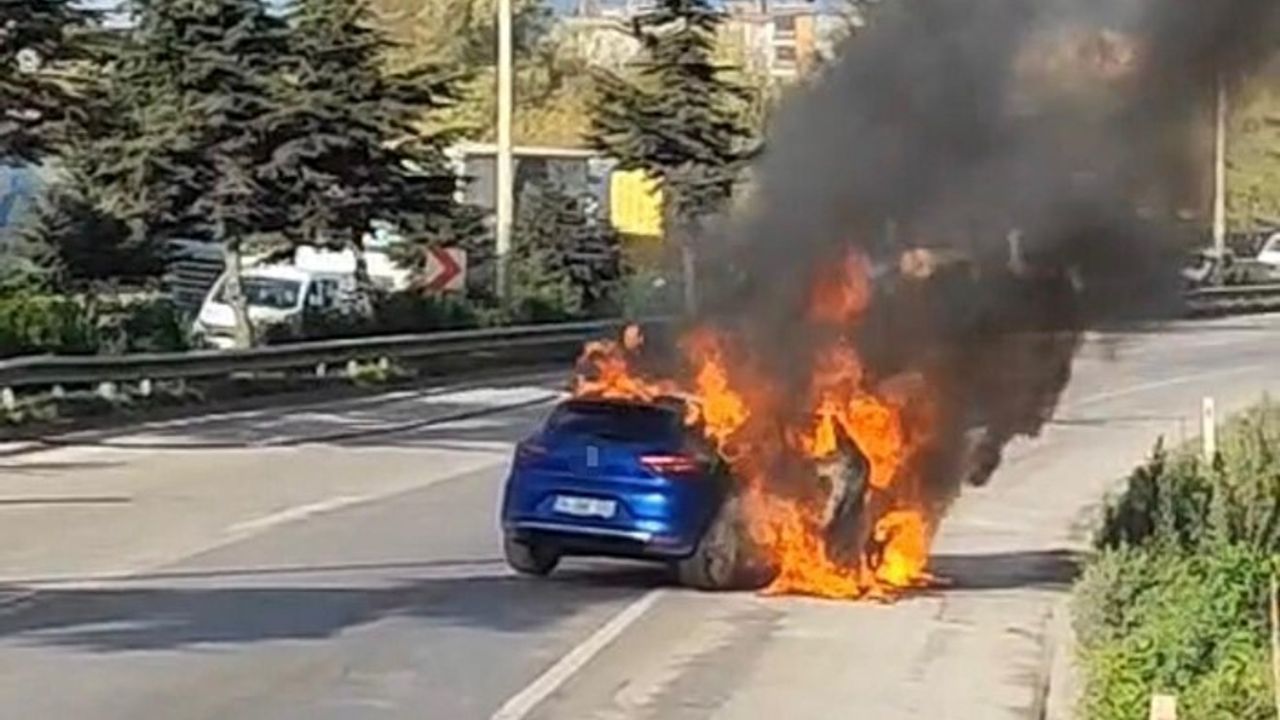 Samsunsporlu Anthony Musaba’nın Kiralık Aracı Motor Yangınında Küle Döndü