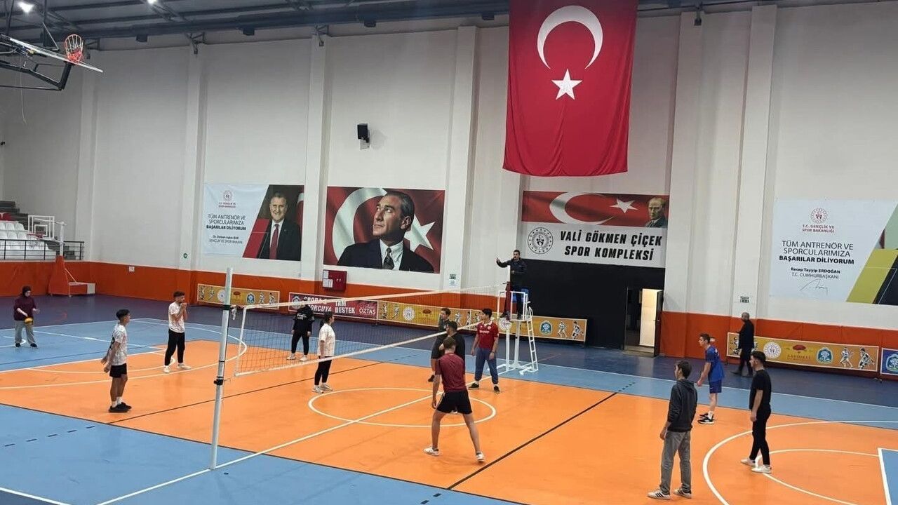 Sandıklı MYO'da Güz Dönemi Voleybol Turnuvası Tamamlandı