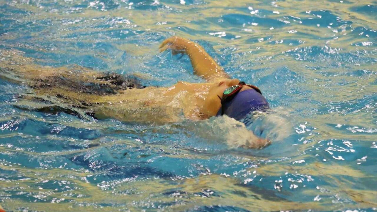 Şanlıurfa Büyükşehir Belediyesi Sporcuları Okul Yüzme Yarışmalarında 1 Kupa ve 48 Madalya Kazandı