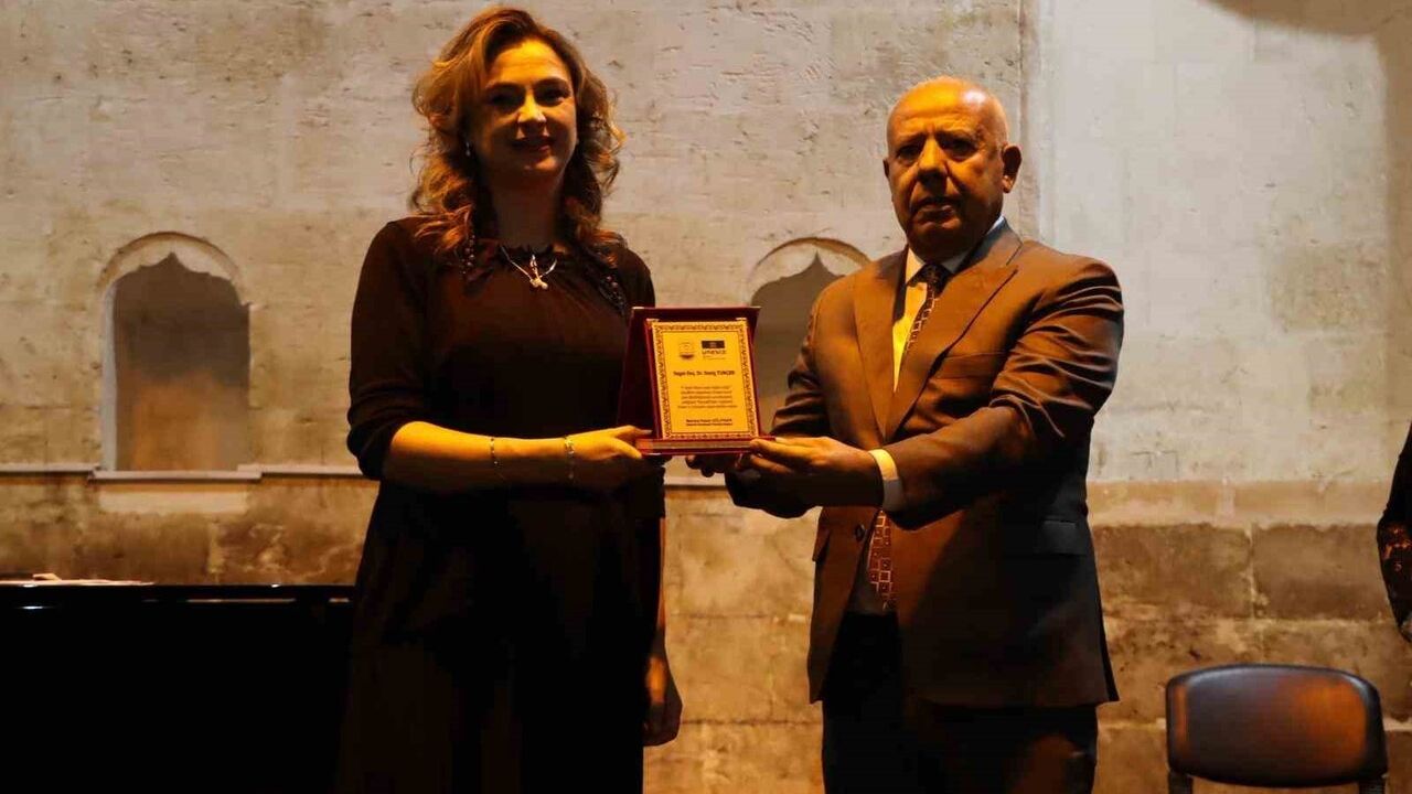 Şanlıurfa'da 5 Aralık Dünya Kadın Hakları Günü'ne özel kanun-piyano konseri