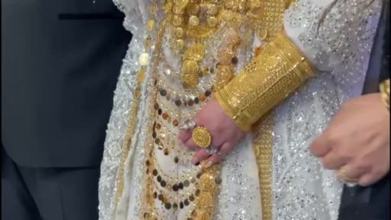 Şanlıurfa’da aşiret düğününde geline kilolarca altın takıldı