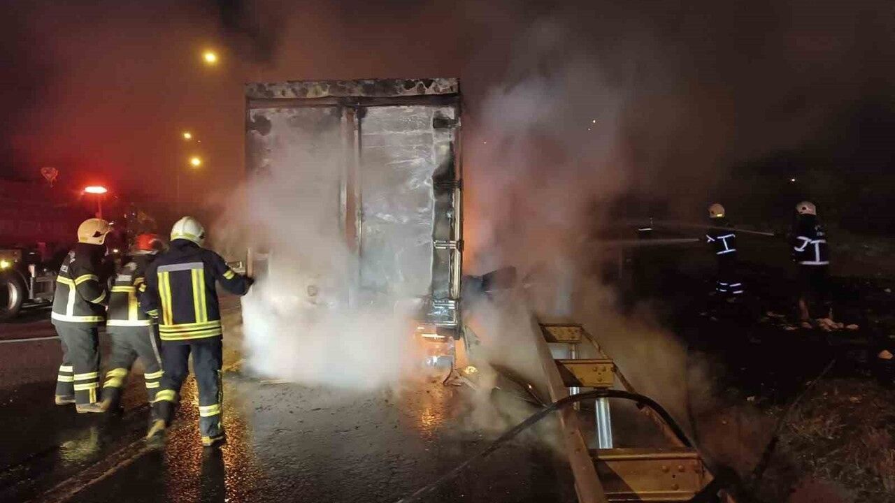 Şanlıurfa’da beyaz eşya yüklü tır alev aldı