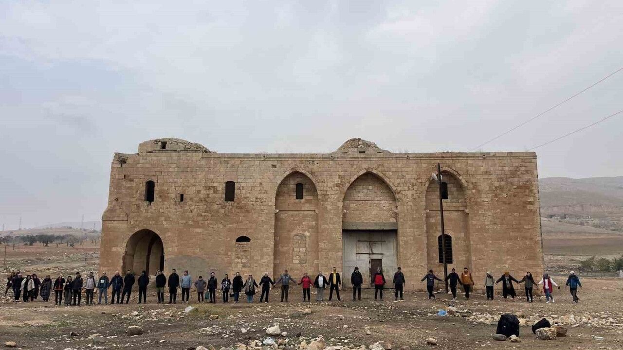 Şanlıurfa'da doğaseverler Germuş Kilisesi için yürüdü