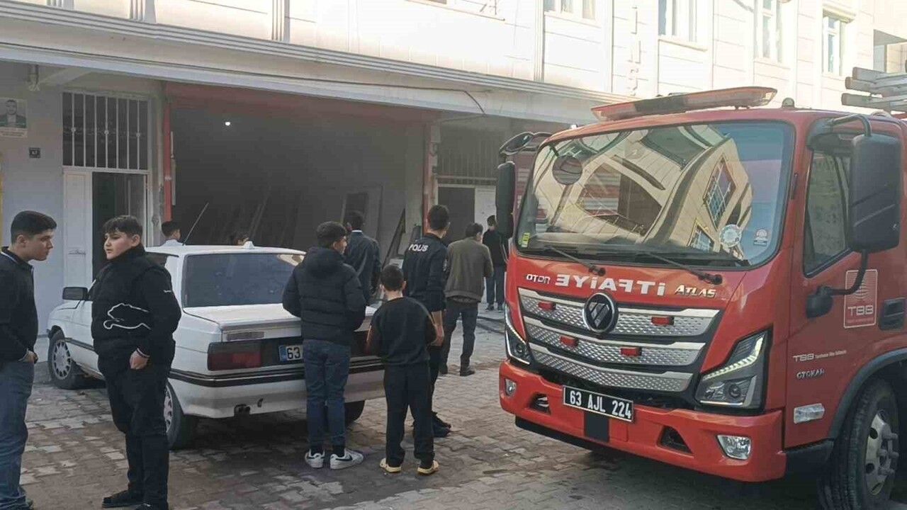 Şanlıurfa'da mobilya dükkanında talaş yangını itfaiye söndürdü