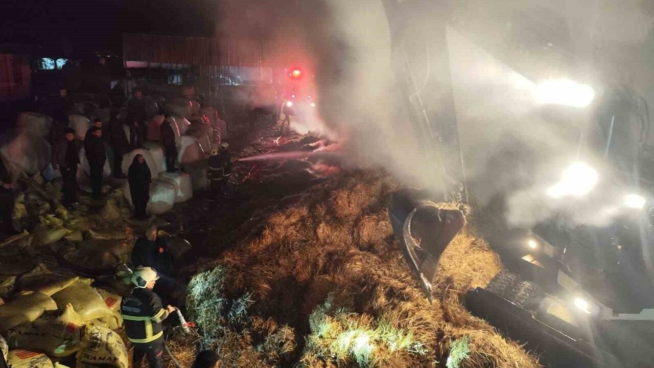 Şanlıurfa'da samanlık yangını itfaiye müdahalesiyle söndürüldü