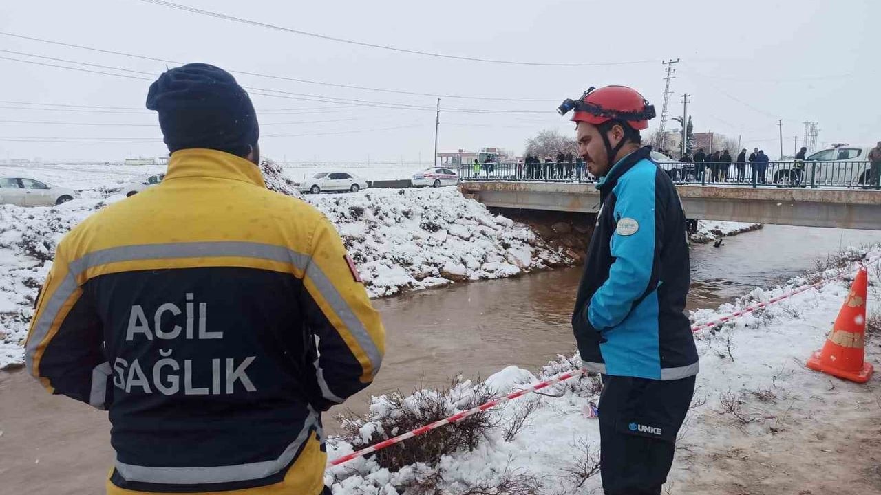 Şanlıurfa Harran'da okul yolunda kaza: Otomobil sulama kanalına devrildi, 4 kişi kayıp