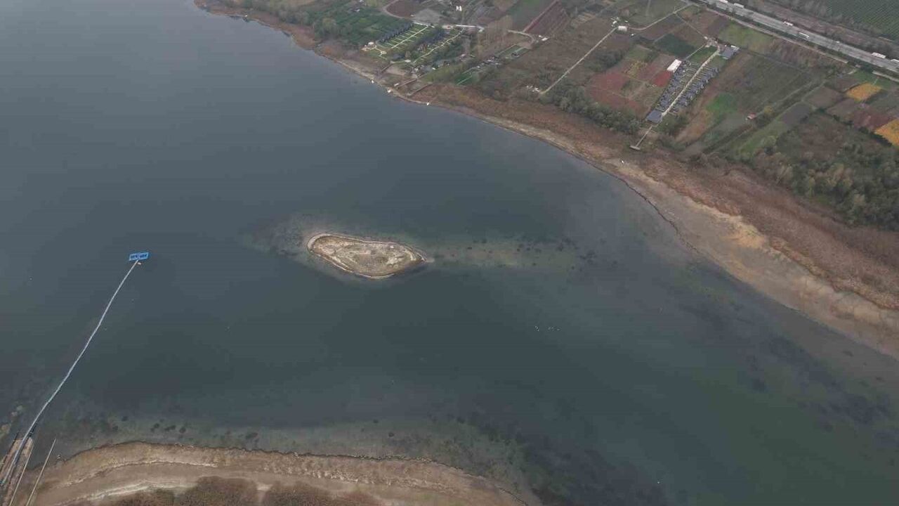 Sapanca Gölü'nde ortaya çıkan kalıntı: Bazilika mı yoksa gözetleme noktası mı?