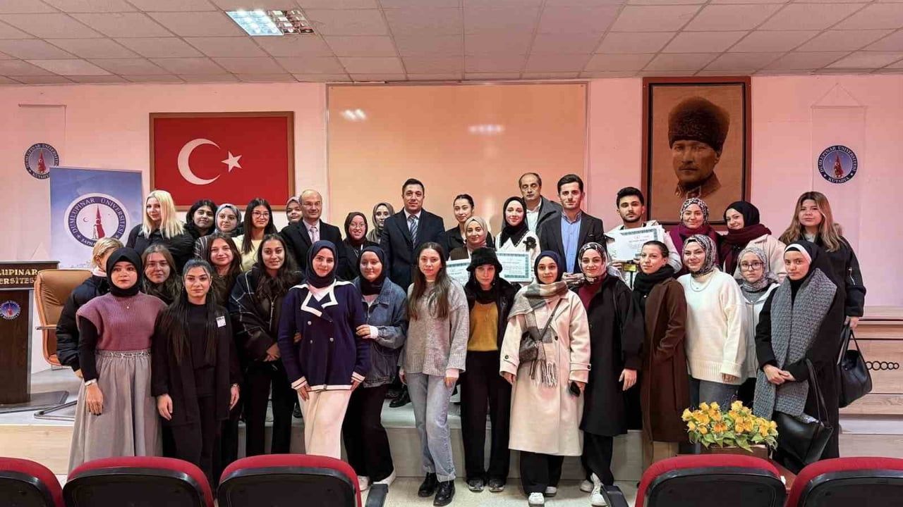 Şaphane'de 'Sosyo-Ekonomik Analiz ve Politika Geliştirme' Öğrenci Çalıştayı