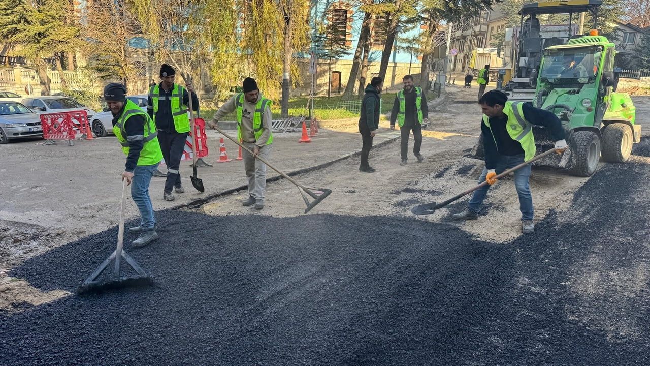 Saray Mahallesi'nde asfalt çalışmaları denetlendi