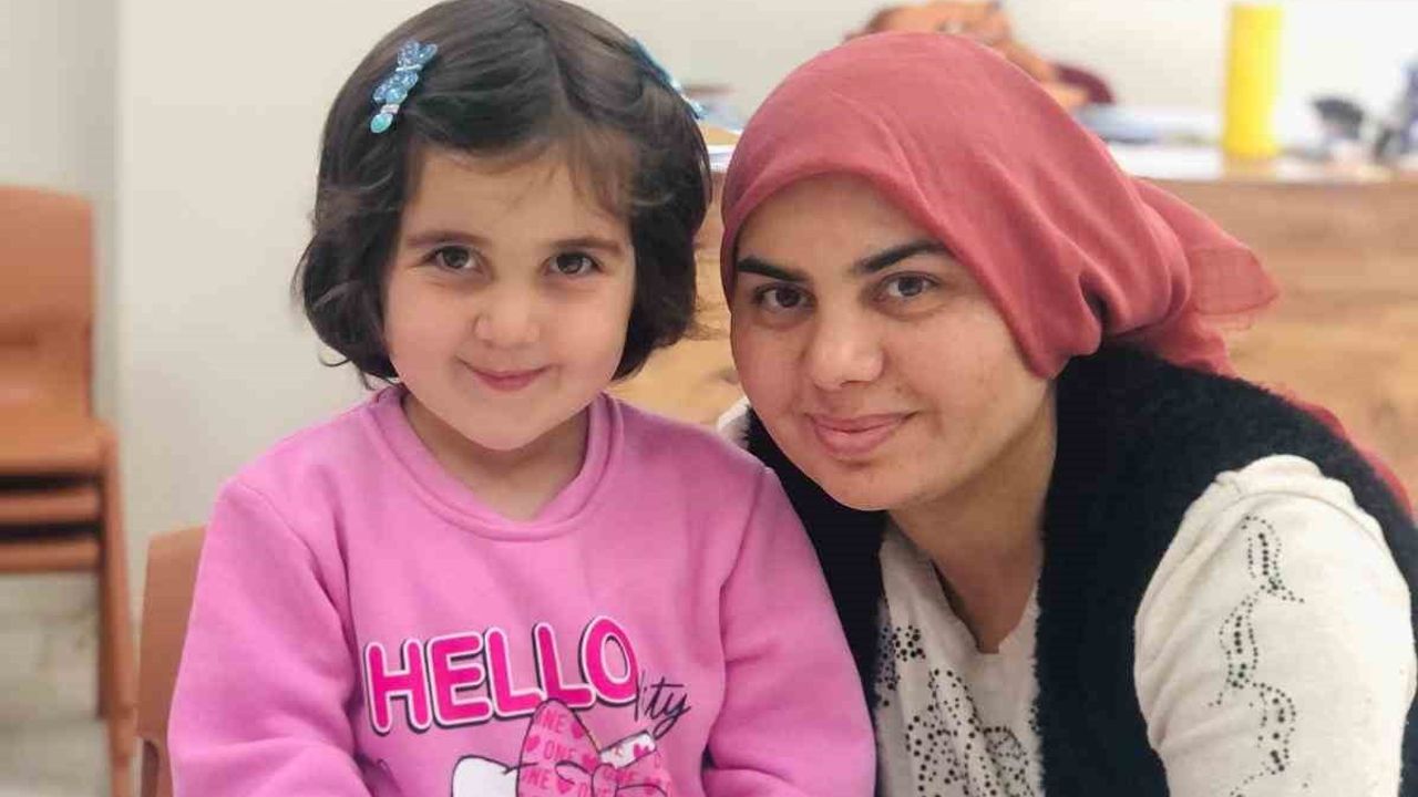 Sarıgöl'de anne-çocuk kilim dokuma etkinliği