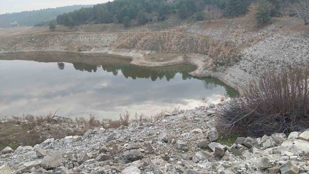 Sarıgöl'de barajlar kış yağışlarını bekliyor