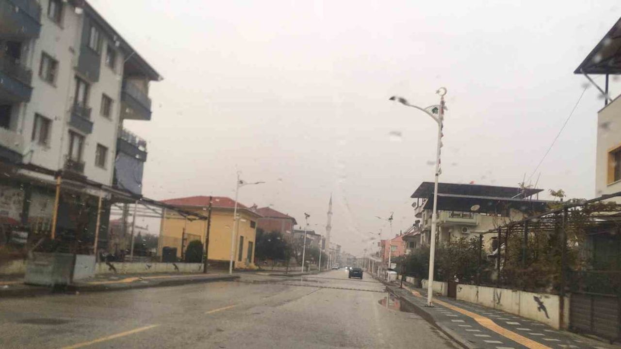 Sarıgöl'de beklenen sağanak tarım alanlarını rahatlattı