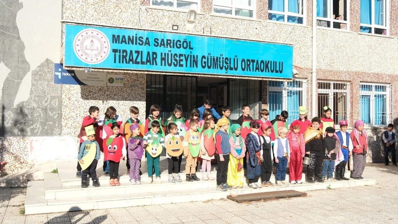 Sarıgöl'de 'Yerli Malı Haftası' kutlamaları renkli görüntüler oluşturdu