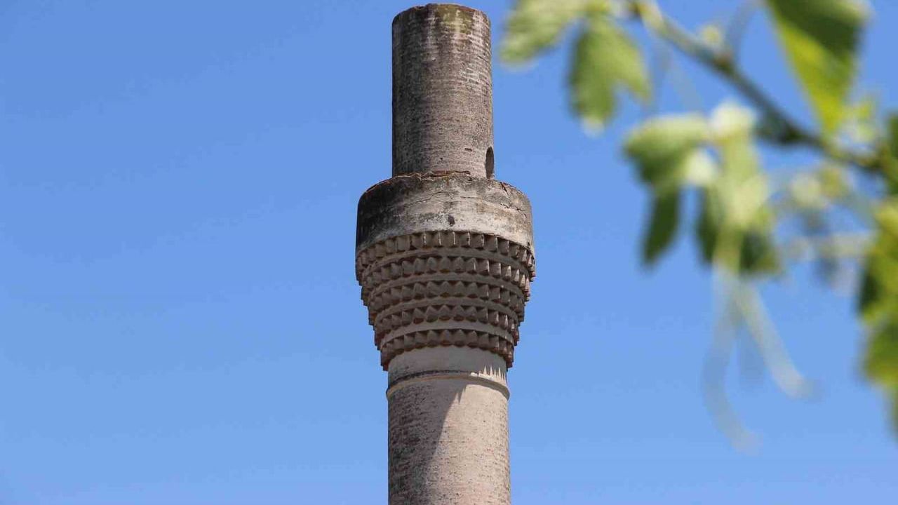 Sarıgöl'ün Simgesi: Kırık Minare Zamana Karşı Ayakta