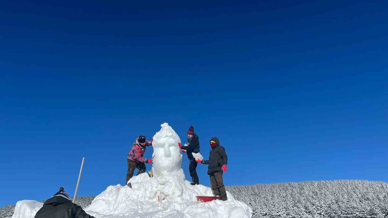Sarıkamış'ta kardan heykellerle 111. yıl anması