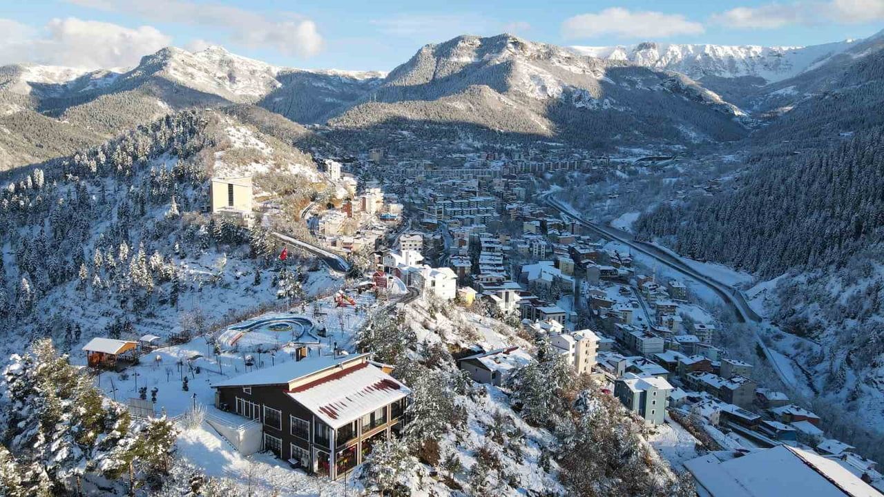 Şavşat’ın Beyaz Kartpostalları: Sakin Şehir’de Kış Manzarası