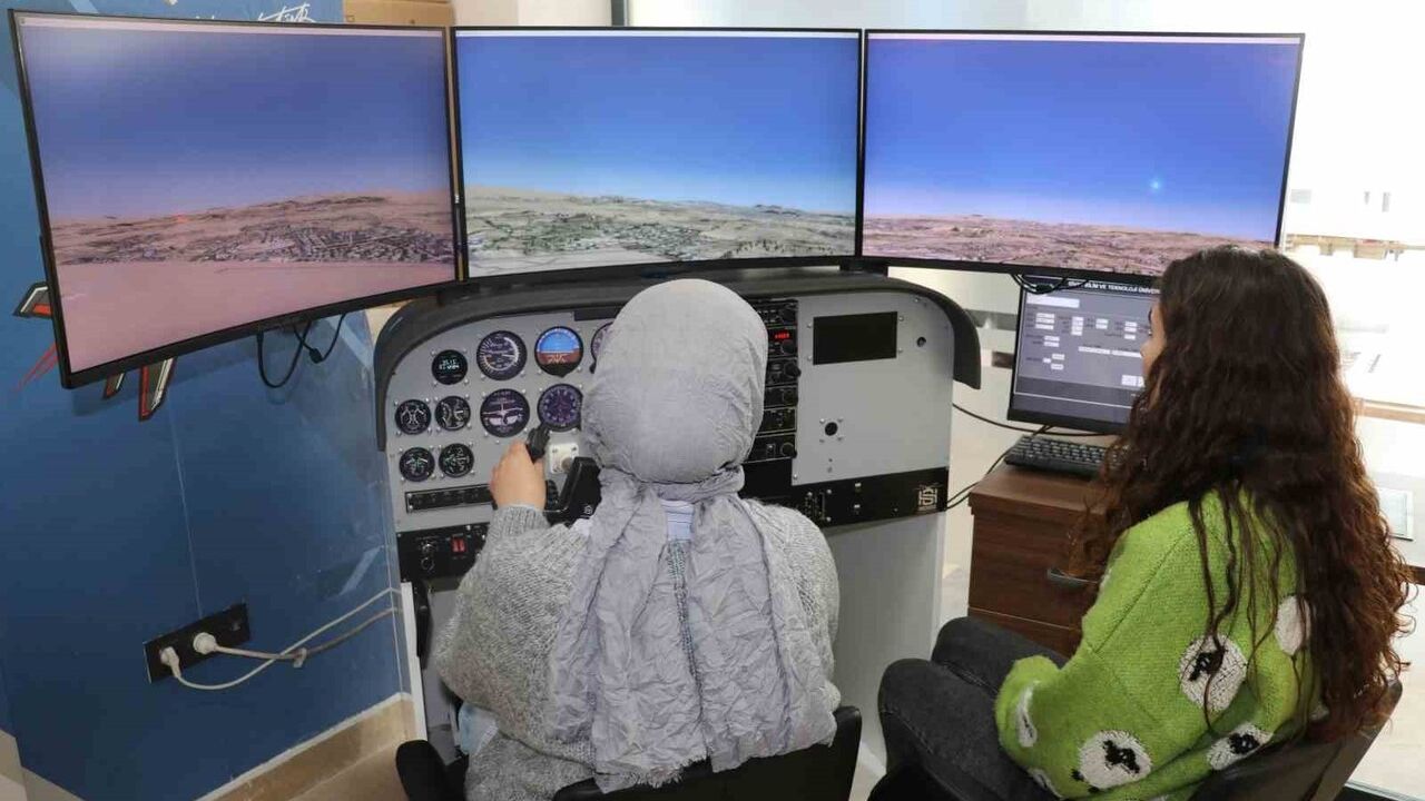 SBTÜ'de Gerçeğe Yakın Simülatörle Uçuş Eğitimi