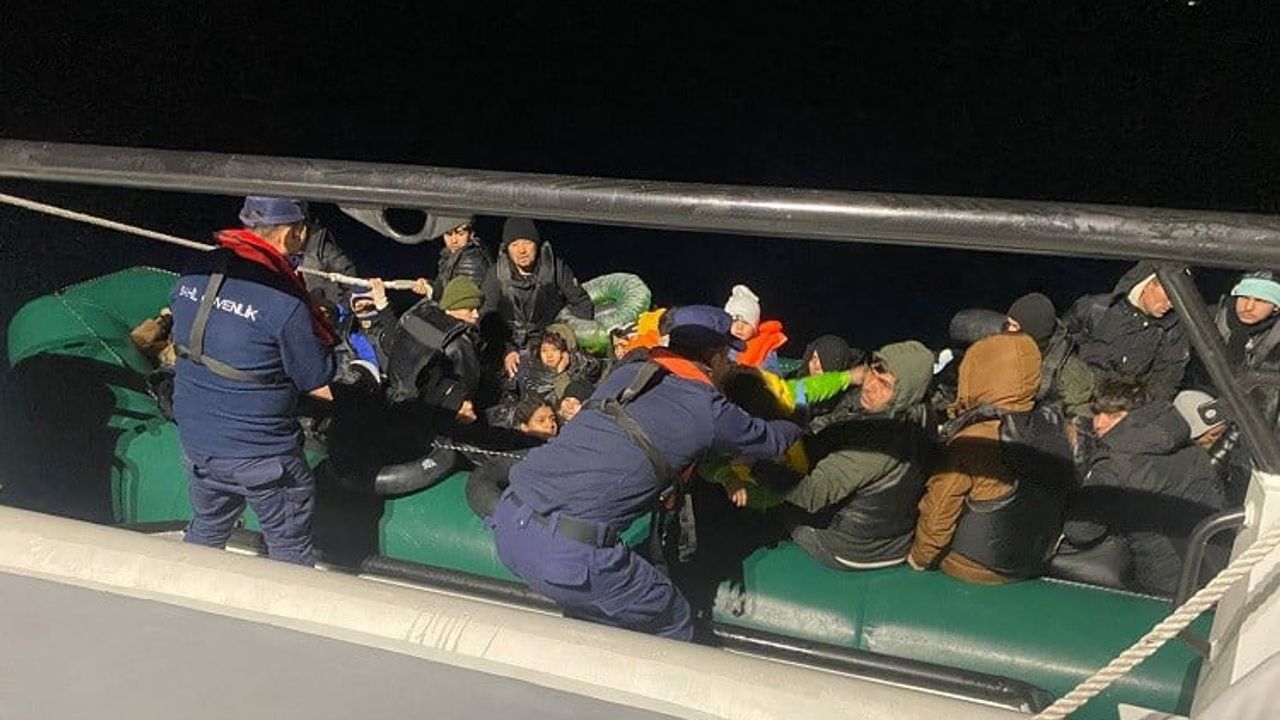 Seferihisar açıklarında 28'i çocuk 50 düzensiz göçmen yakalandı