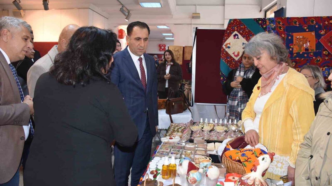 Şehit yakınları ve gazilerden su kabağı işlemeciliği sergisi