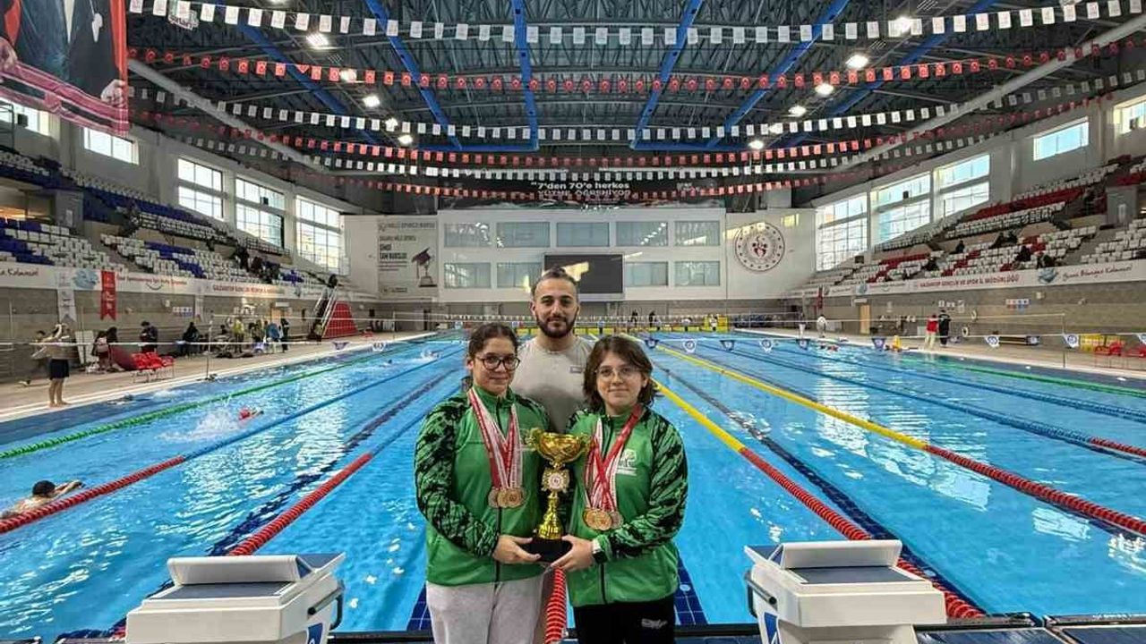 Şehitkamil Belediyesi Sporcuları 25 Aralık Yüzme Kurtuluş Kupası’nda Çoklu Dereceler Elde Etti