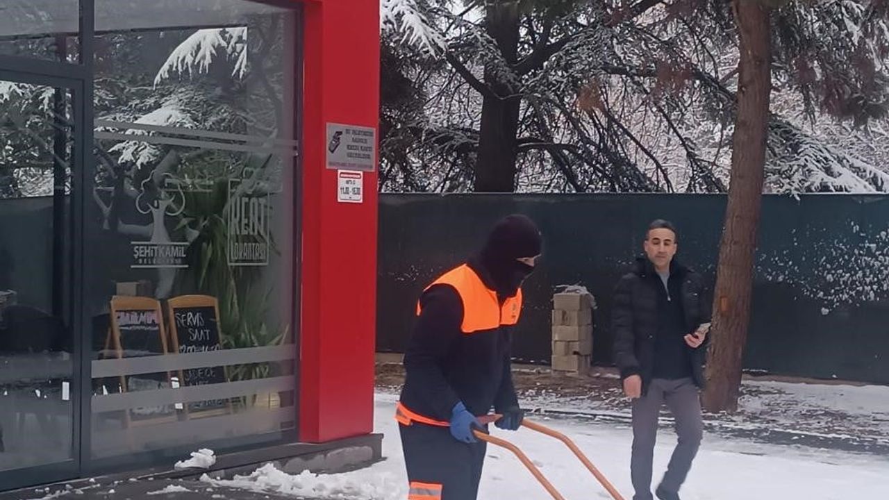 Şehitkamil’de karla mücadele: 750 personel, 120 araçla 24 saat