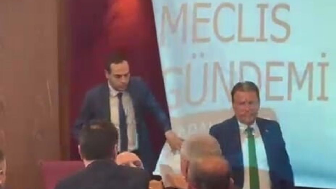 Serdivan Belediyesi meclisinde arbede: Başkan Çelik’ten ‘Siz kimsiniz’ tepkisi