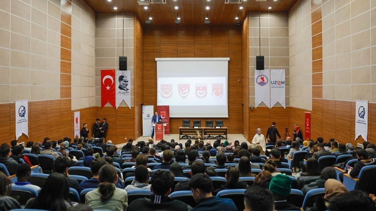 Şeref Malkoç: Türkiye için yeni ve sivil bir anayasa şart