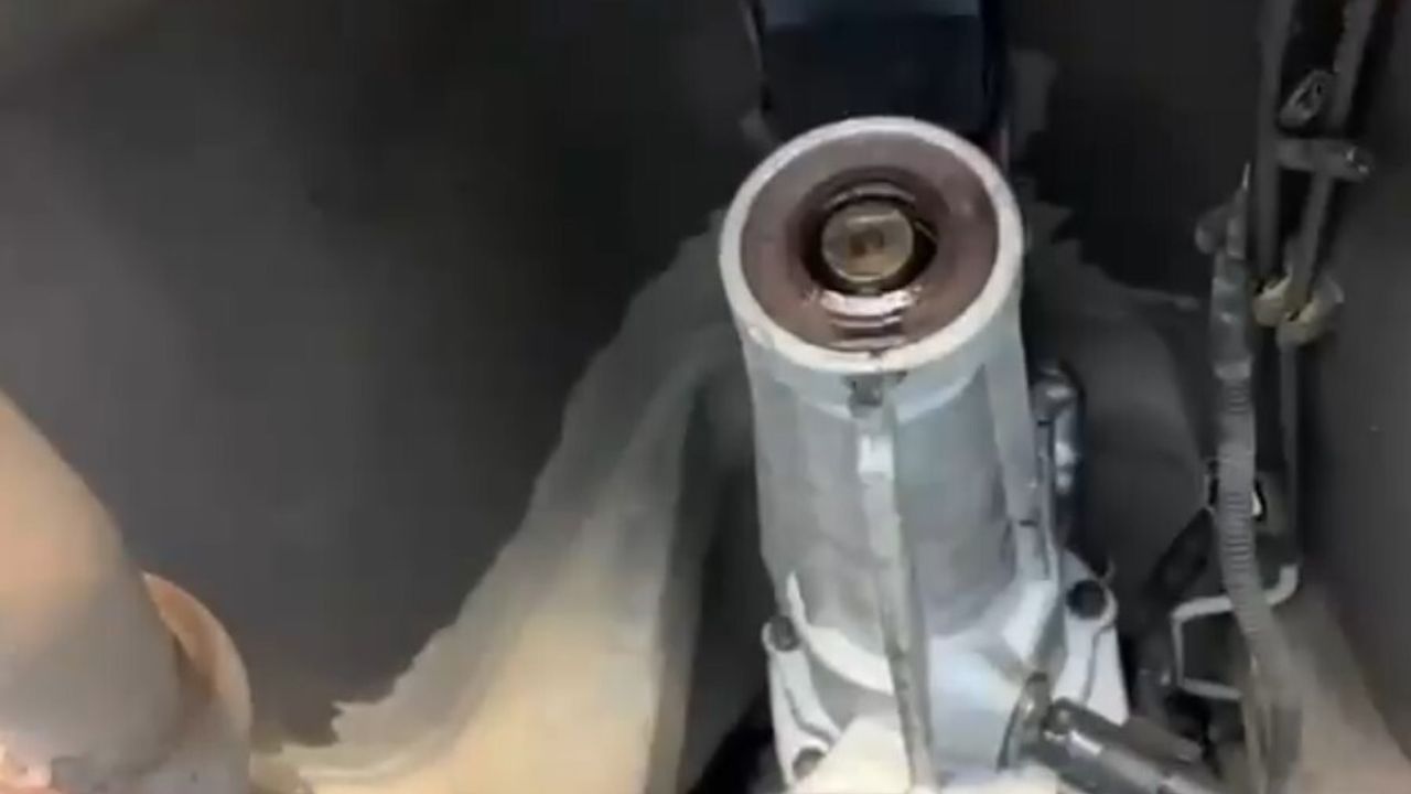 Serik'te otomobilin şaftına gizlenmiş 17 kg metamfetamin ele geçirildi